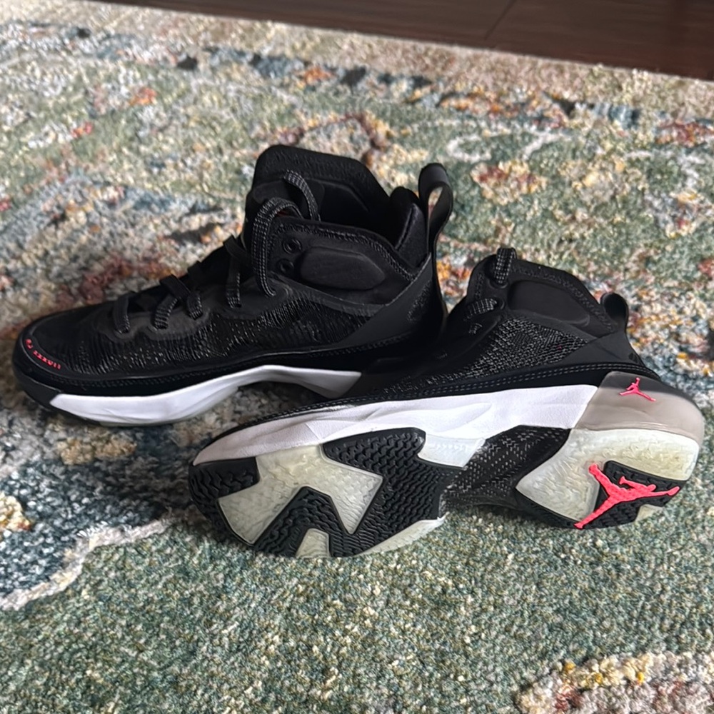 JORDAN XXXVII (GS) BOYS BASKETBALL SHOE IN SZ 3.5 Y…LIKE NEW!!! - Picture 3 of 5